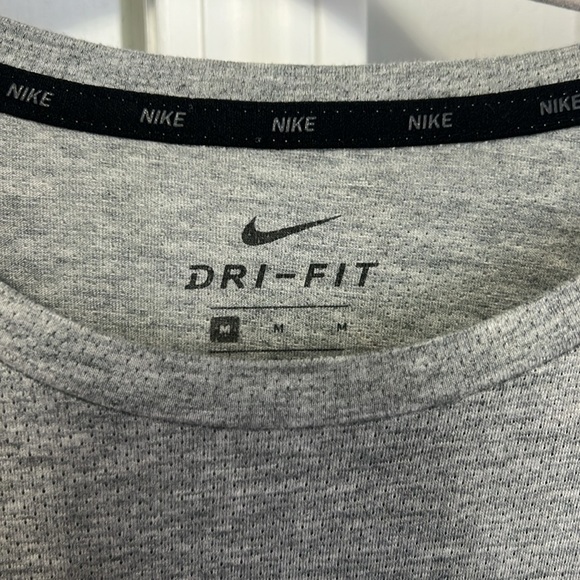 Men’s Nike Grey Short Sleeve Shirt - Picture 3 of 4